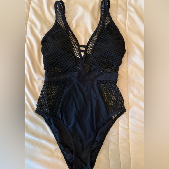 NWT Cupshe Black One Piece Swimsuit with Deep V-neckline - Picture 5 of 5